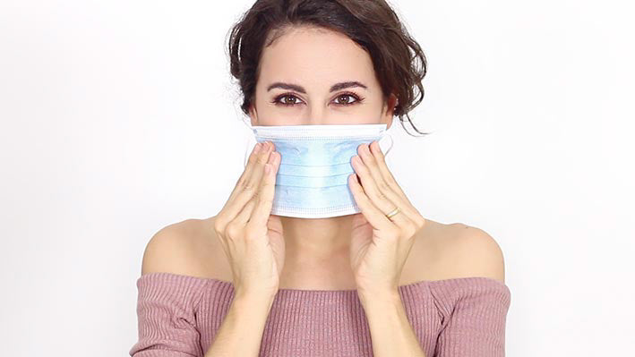 Cuidado de la piel con mascarilla.